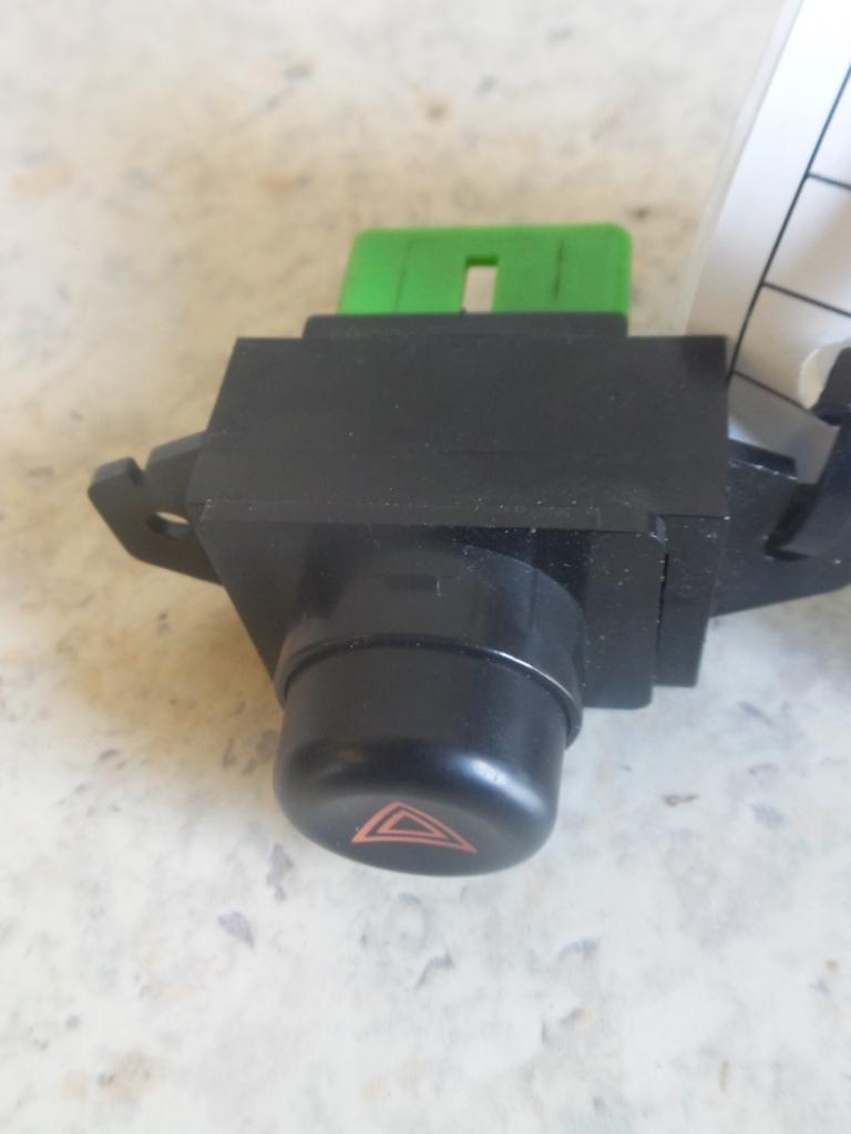 1999 Mitsubishi Lancer Flasher/Hazard Relay View Auto part Flasher/Hazard Relay Mitsubishi Lancer 1999