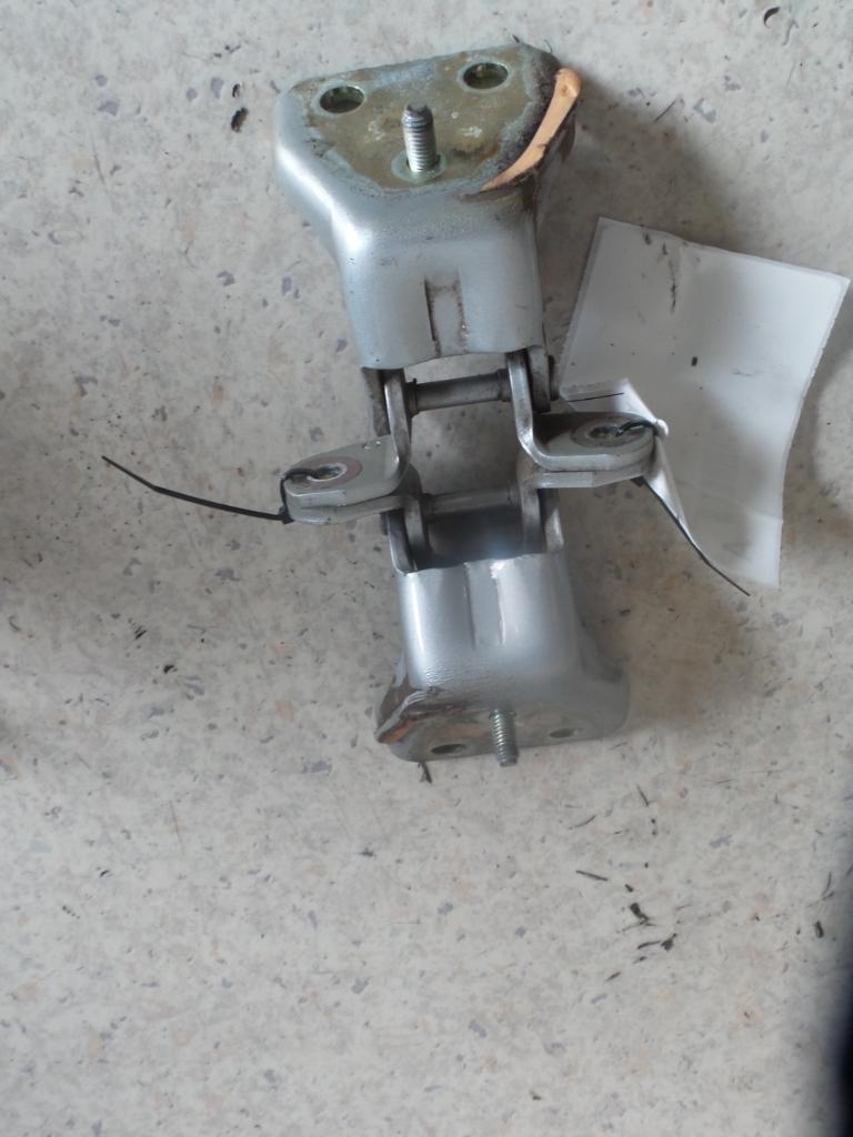 1999 Mercedes M Class Door Hinge/Runner View Auto part Door Hinge/Runner Mercedes M Class 1999