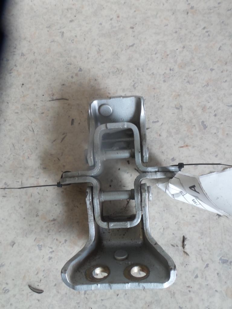 1999 Mercedes M Class Door Hinge/Runner View Auto part Door Hinge/Runner Mercedes M Class 1999