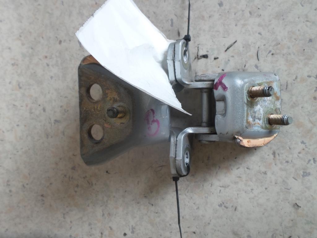 1999 Mercedes M Class Door Hinge/Runner View Auto part Door Hinge/Runner Mercedes M Class 1999
