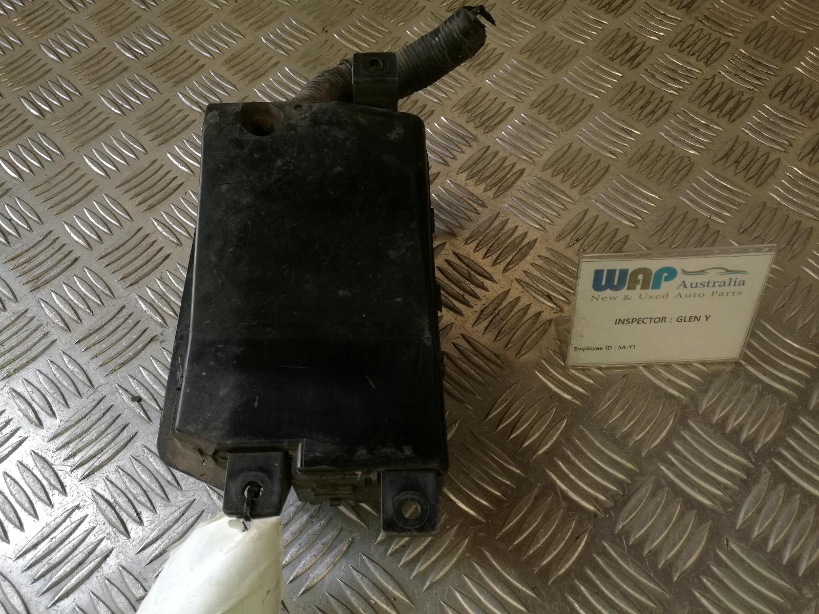 View Auto part Fuse Box Mitsubishi Magna 1995