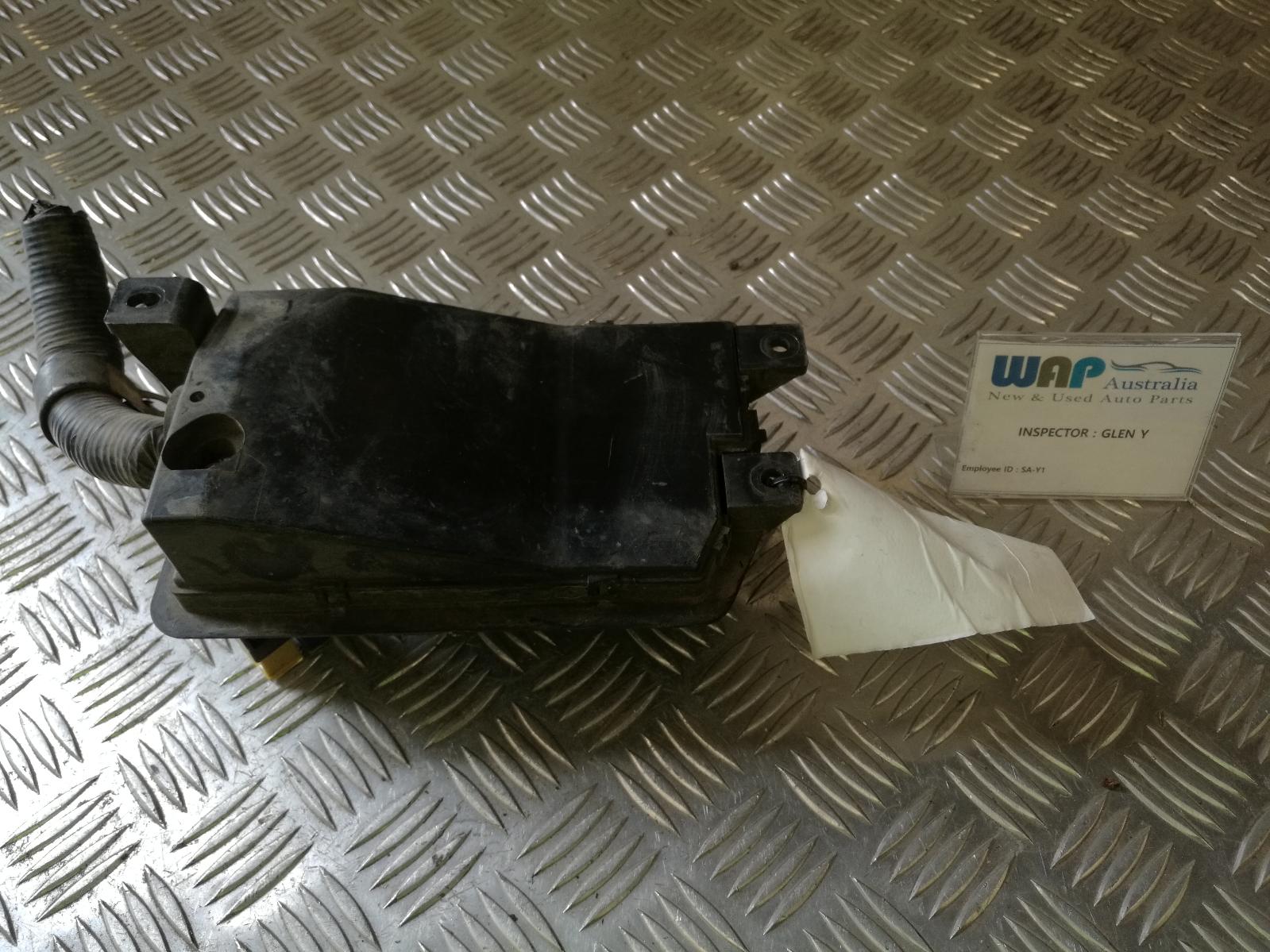 View Auto part Fuse Box Mitsubishi Magna 1995
