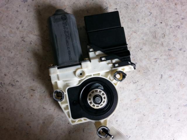 2001 Volkswagen Bora Left Rear Wnd Reg/Motor View Auto part Left Rear Wnd Reg/Motor Volkswagen Bora 2001