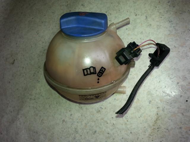 View Auto part Overflow Bottle Volkswagen Bora 2001