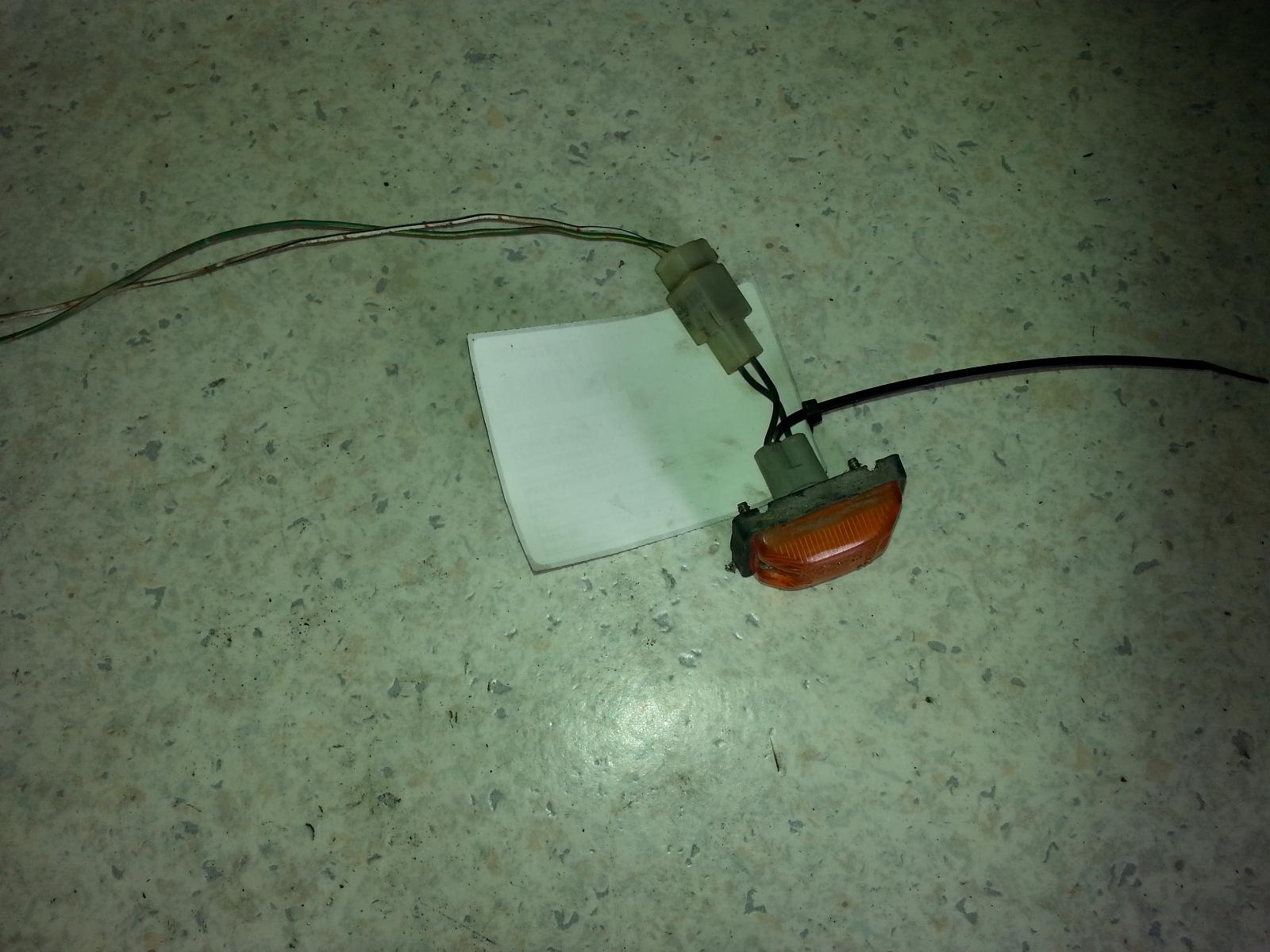 1995 Toyota Hilux Right Indicator/Fog/Side View Auto part Right Indicator/Fog/Side Toyota Hilux 1995