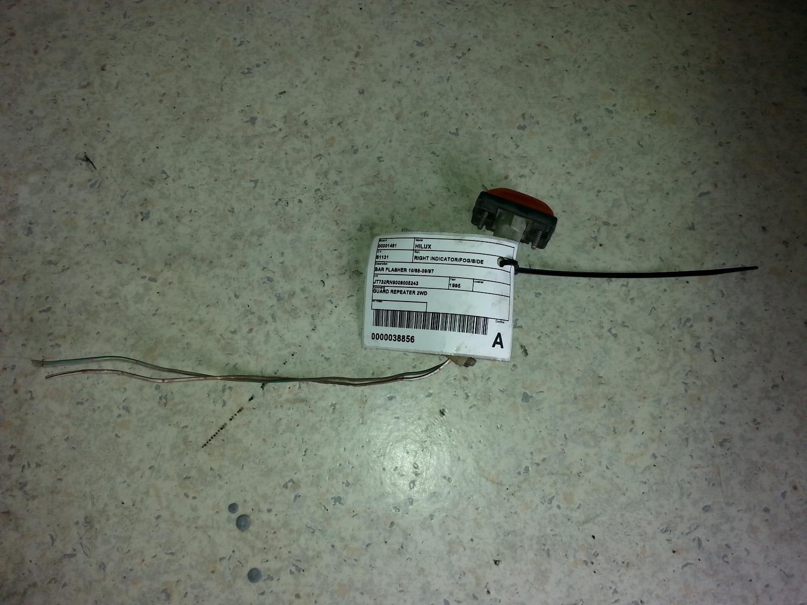 1995 Toyota Hilux Right Indicator/Fog/Side View Auto part Right Indicator/Fog/Side Toyota Hilux 1995