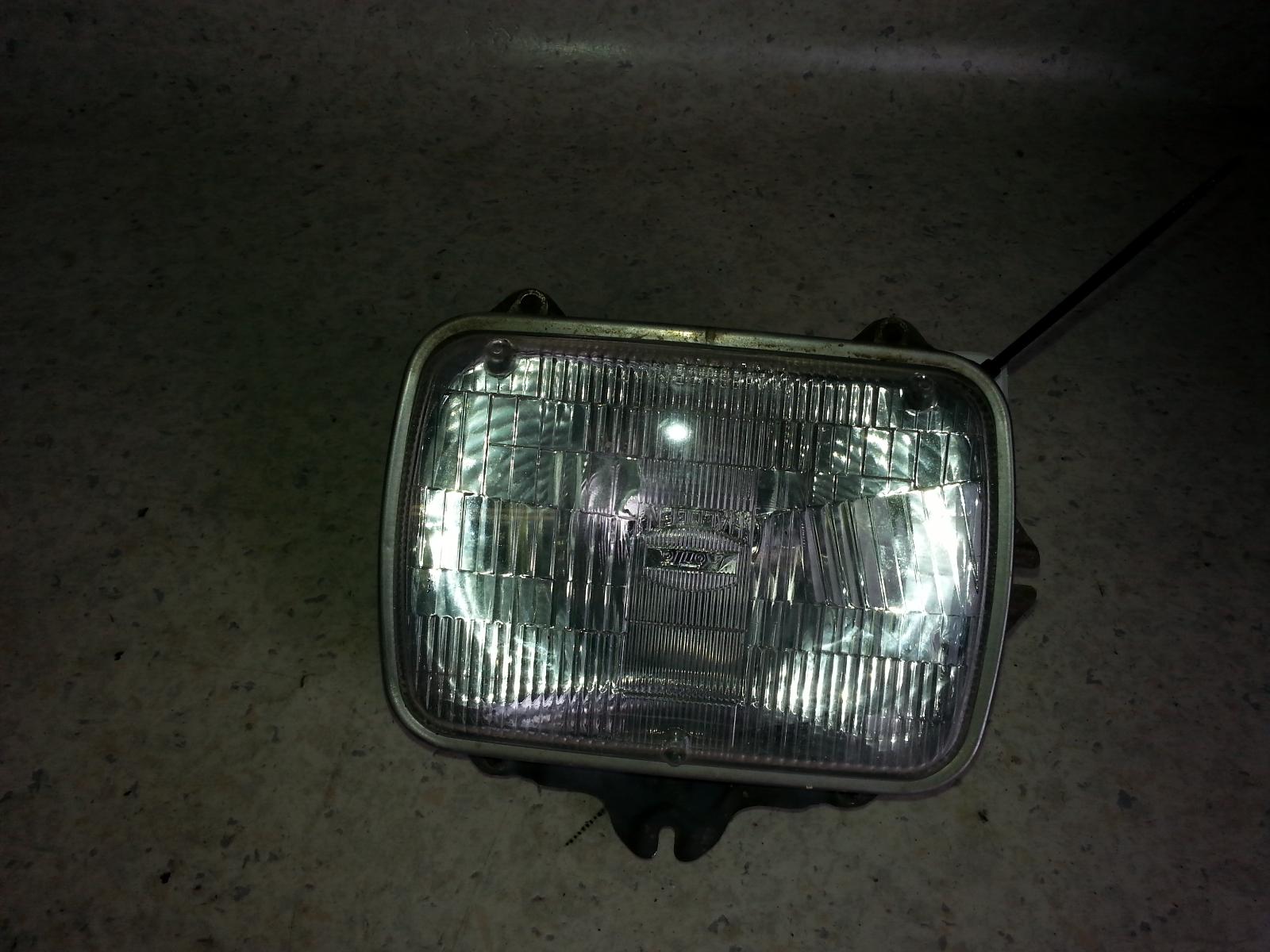 View Auto part Left Headlamp Toyota Hilux 1995