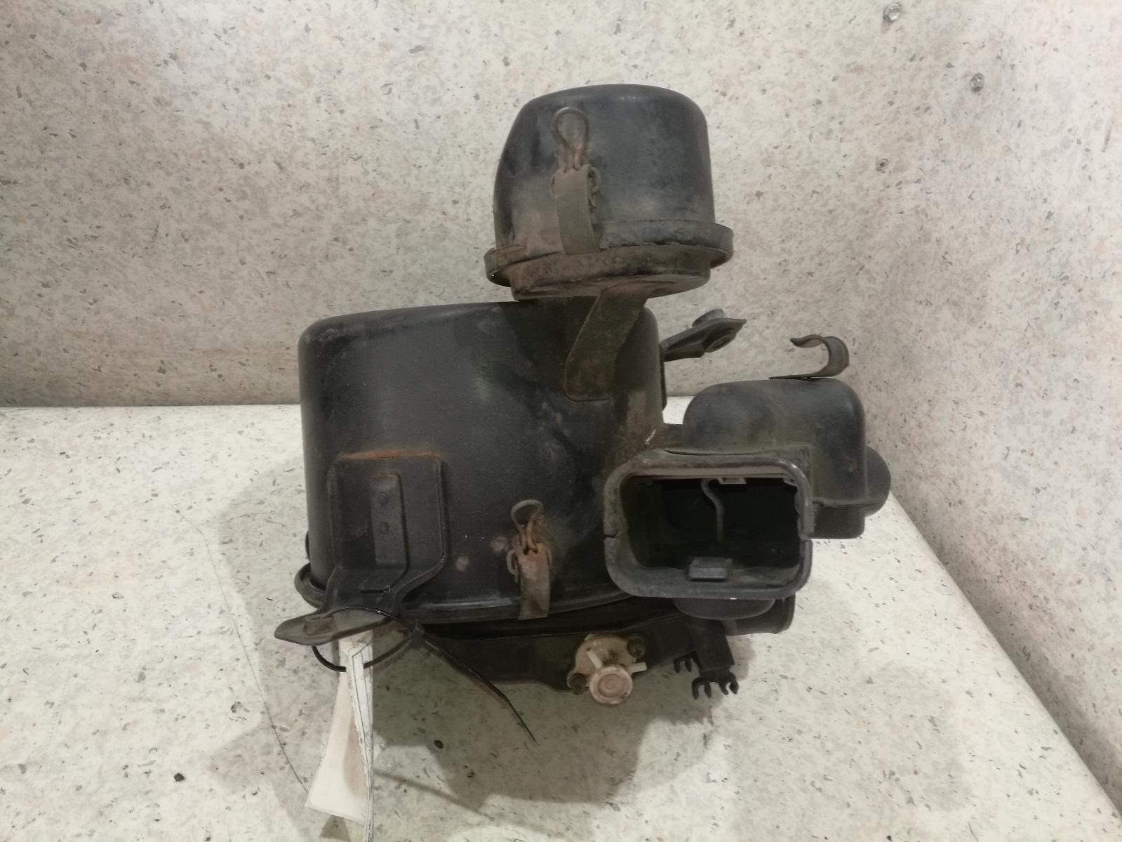 1995 Toyota Hilux Air Cleaner/Box View Auto part Air Cleaner/Box Toyota Hilux 1995