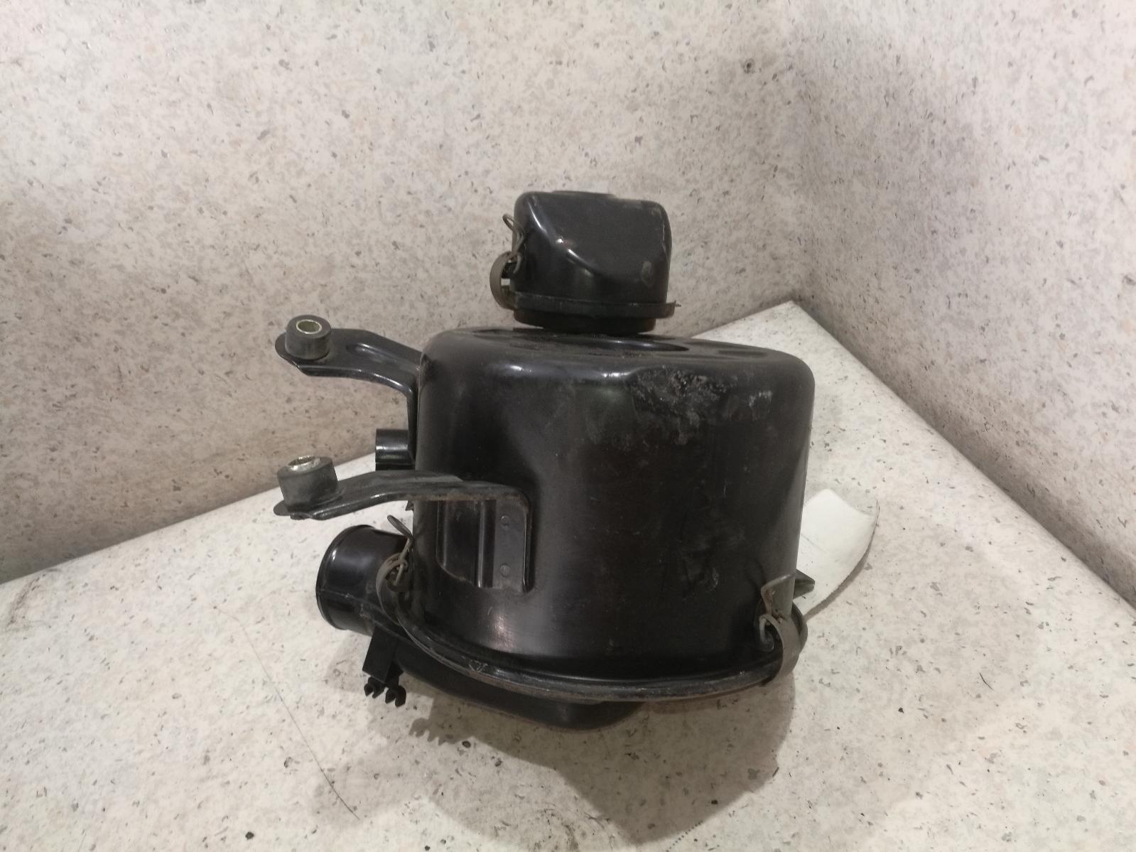 1995 Toyota Hilux Air Cleaner/Box View Auto part Air Cleaner/Box Toyota Hilux 1995