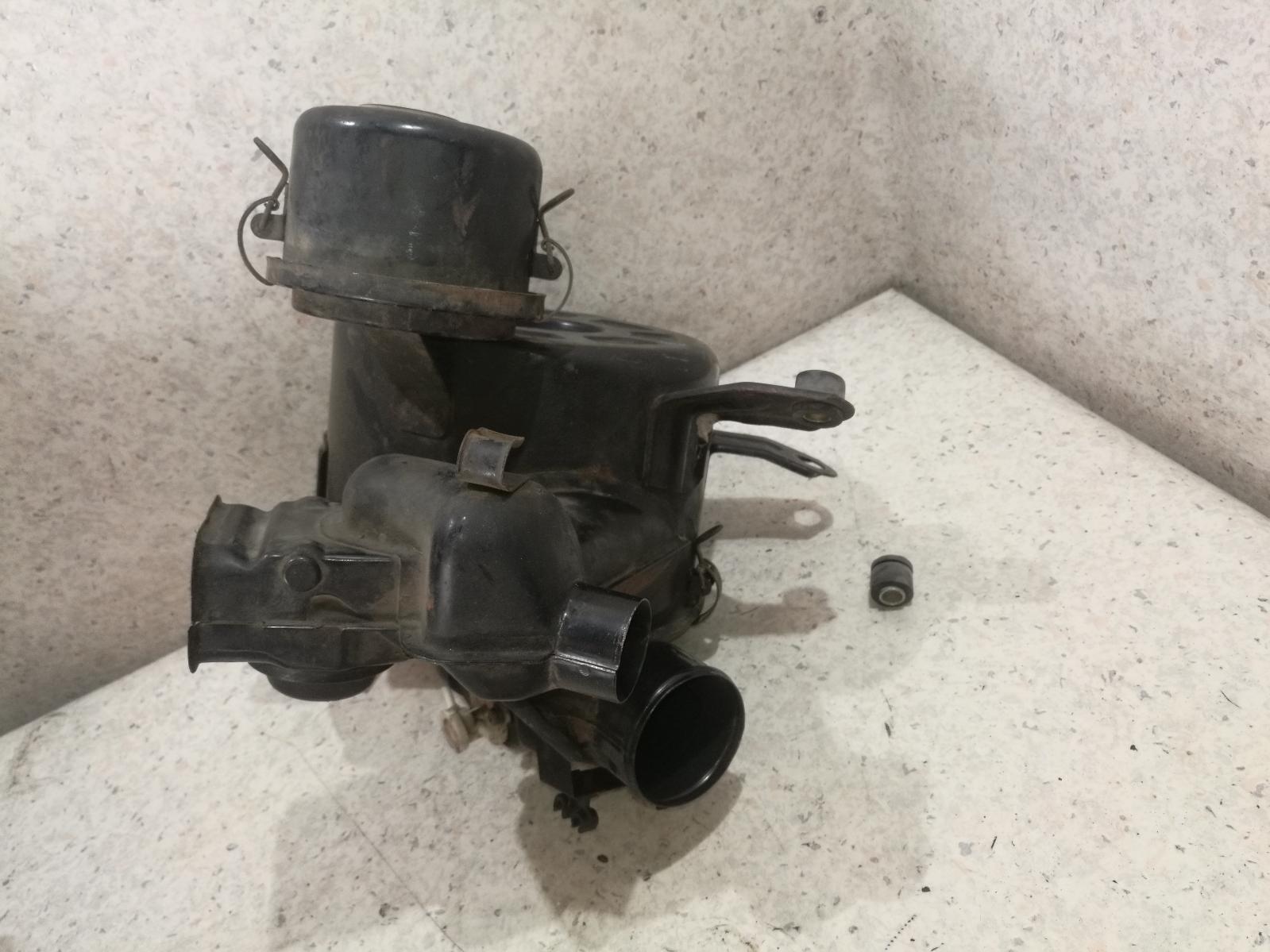 1995 Toyota Hilux Air Cleaner/Box View Auto part Air Cleaner/Box Toyota Hilux 1995