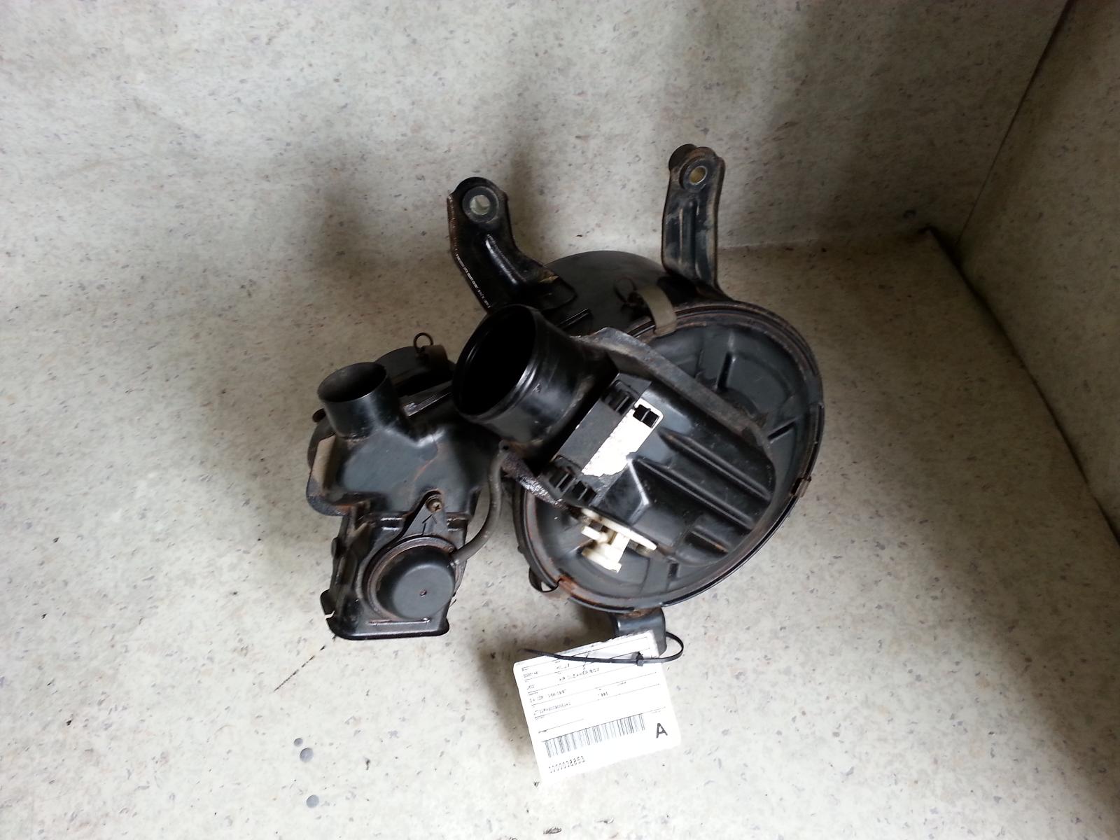 1995 Toyota Hilux Air Cleaner/Box View Auto part Air Cleaner/Box Toyota Hilux 1995