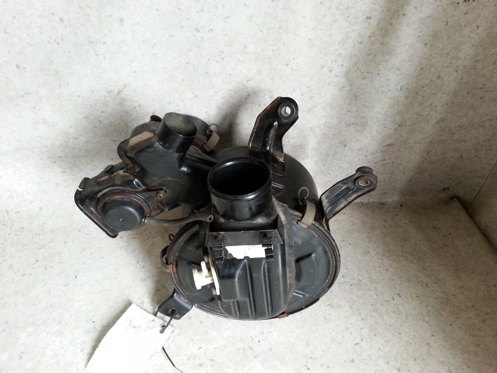 1995 Toyota Hilux Air Cleaner/Box View Auto part Air Cleaner/Box Toyota Hilux 1995