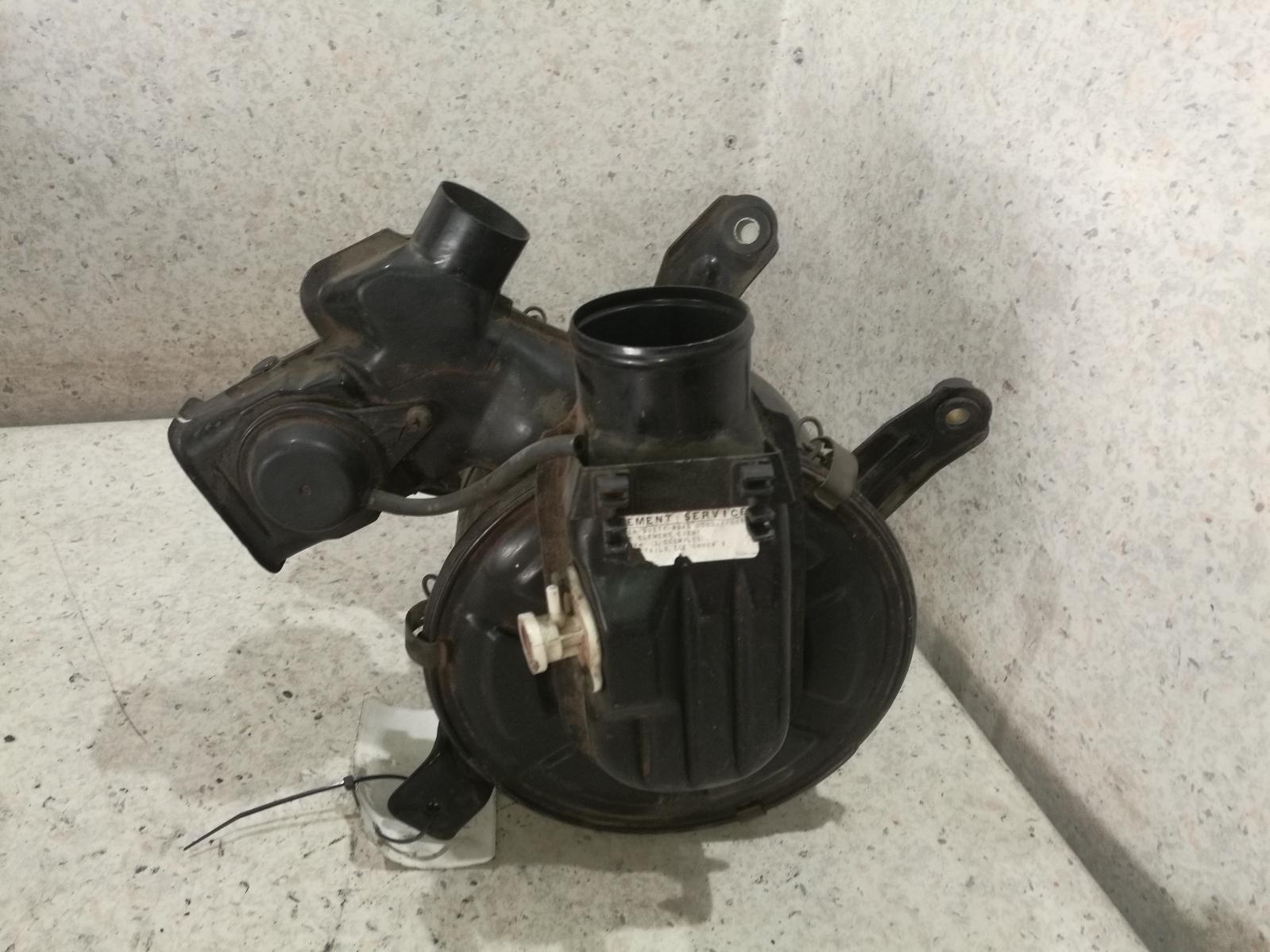 1995 Toyota Hilux Air Cleaner/Box View Auto part Air Cleaner/Box Toyota Hilux 1995