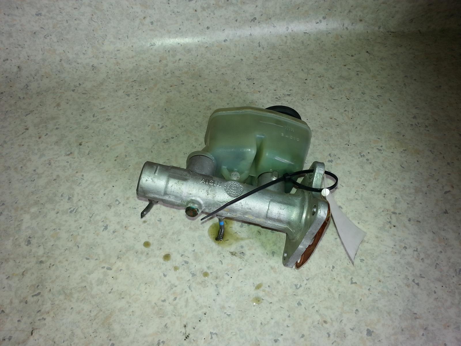 View Auto part Master Cylinder Toyota Hilux 1995