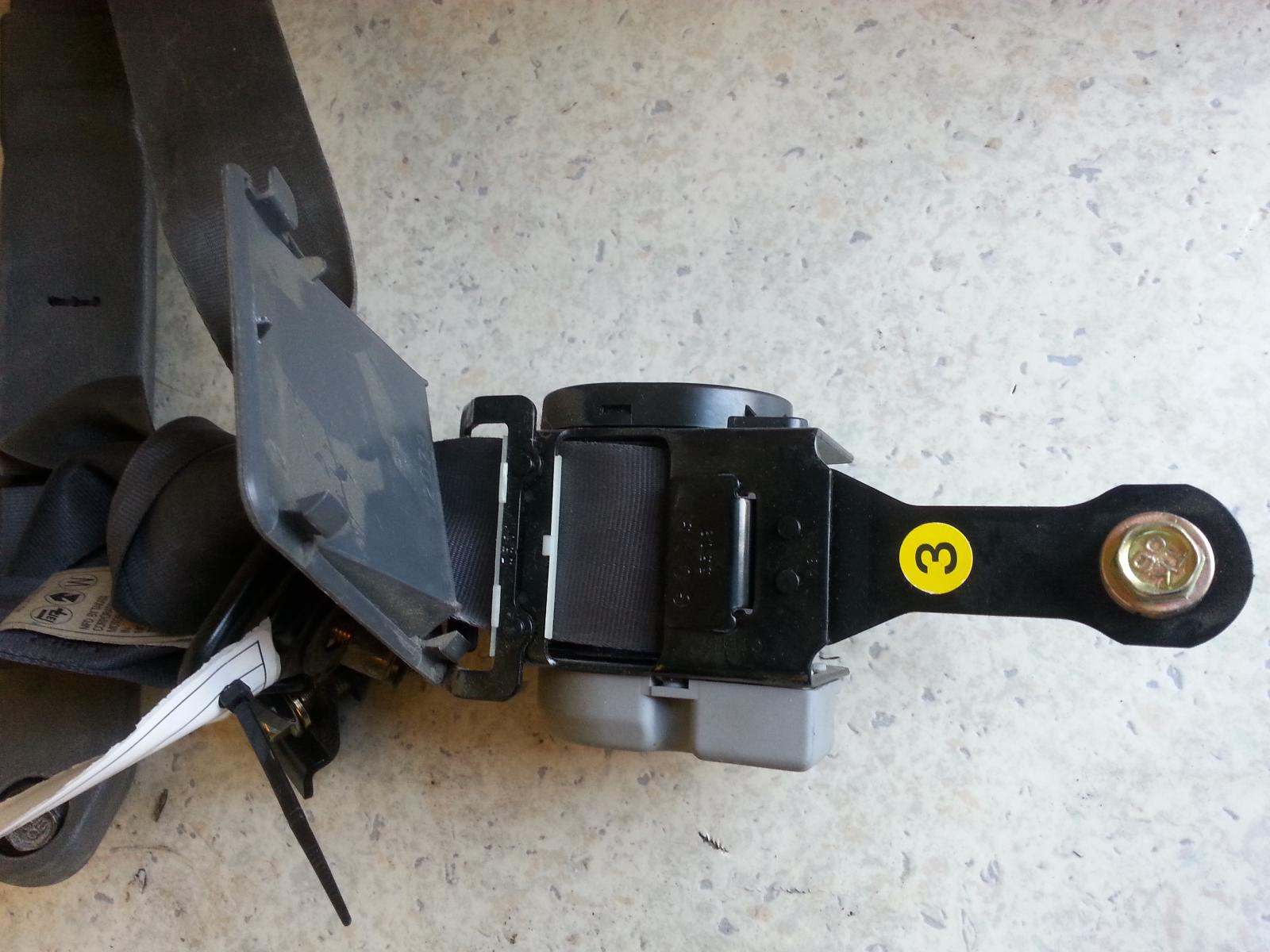 View Auto part Seatbelt/Stalk Toyota Hilux 1995