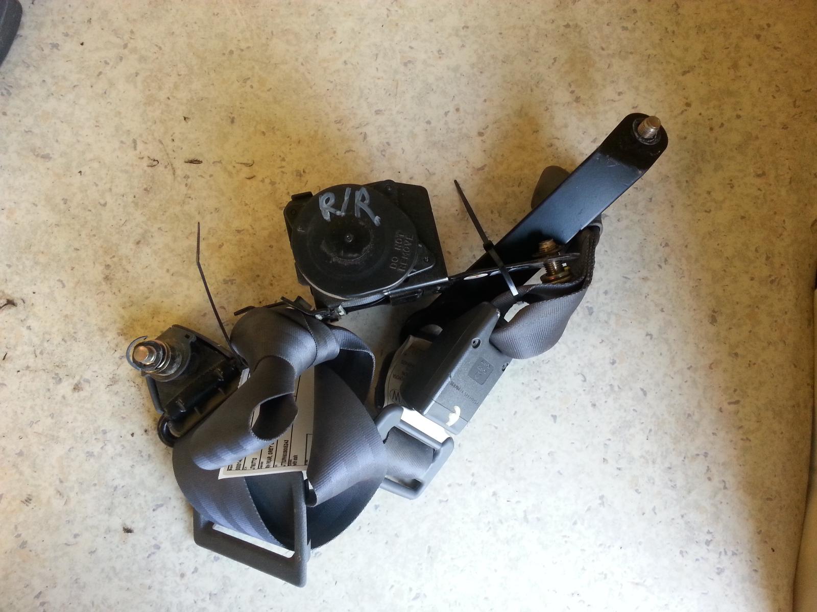 1995 Toyota Hilux Seatbelt/Stalk View Auto part Seatbelt/Stalk Toyota Hilux 1995