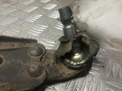View Auto part Right Front Lower Control Arm Land Rover Freelander 1999