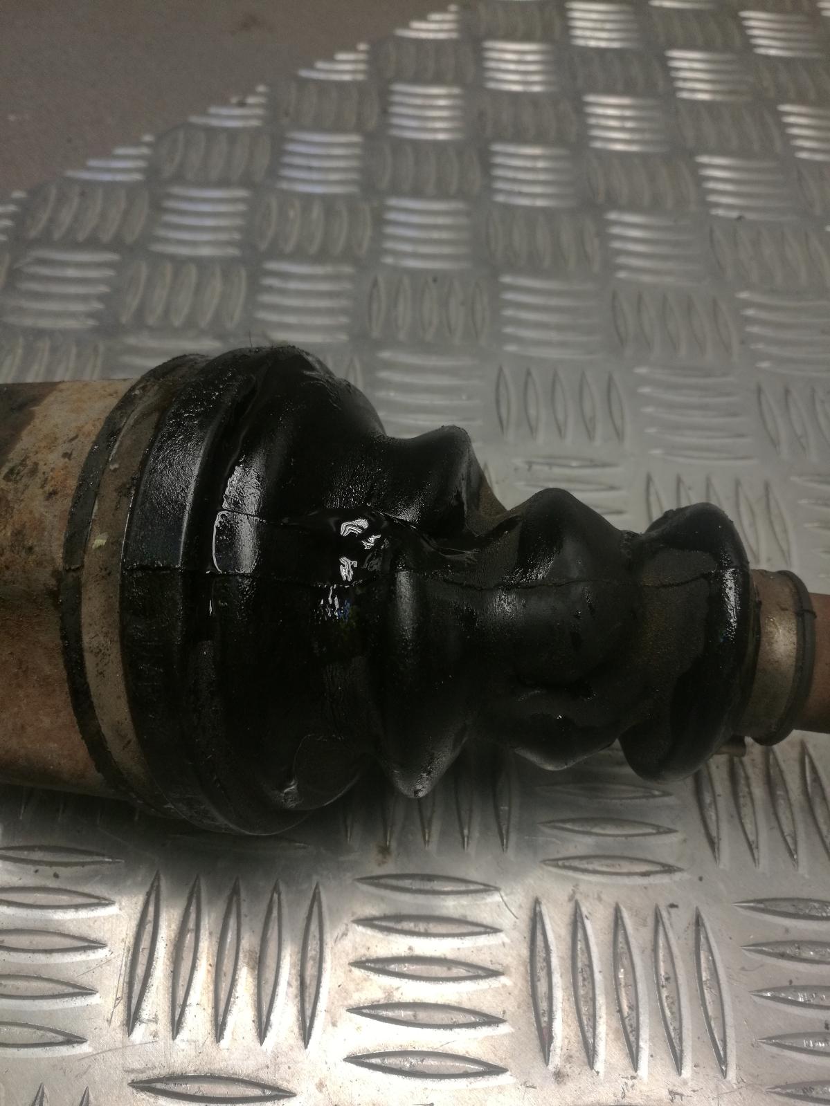1999 Land Rover Freelander Left Driveshaft View Auto part Left Driveshaft Land Rover Freelander 1999
