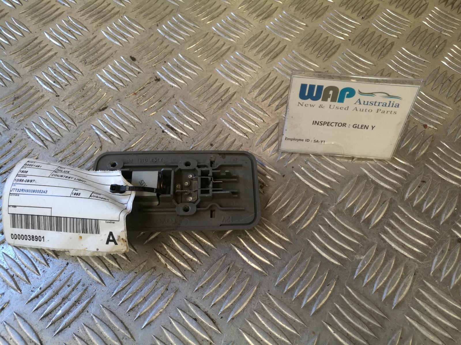 View Auto part Courtesy Light Toyota Hilux 1995