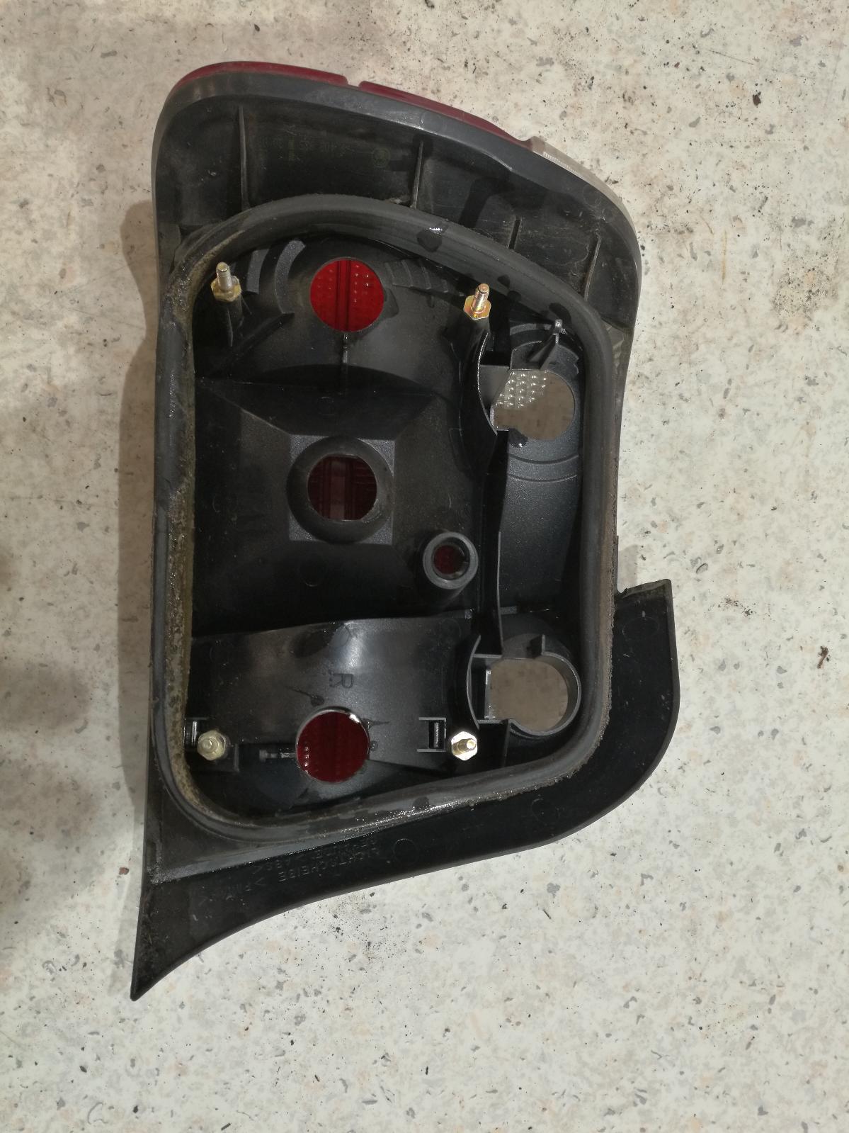 View Auto part Right Taillight Bmw 3 Series 1998