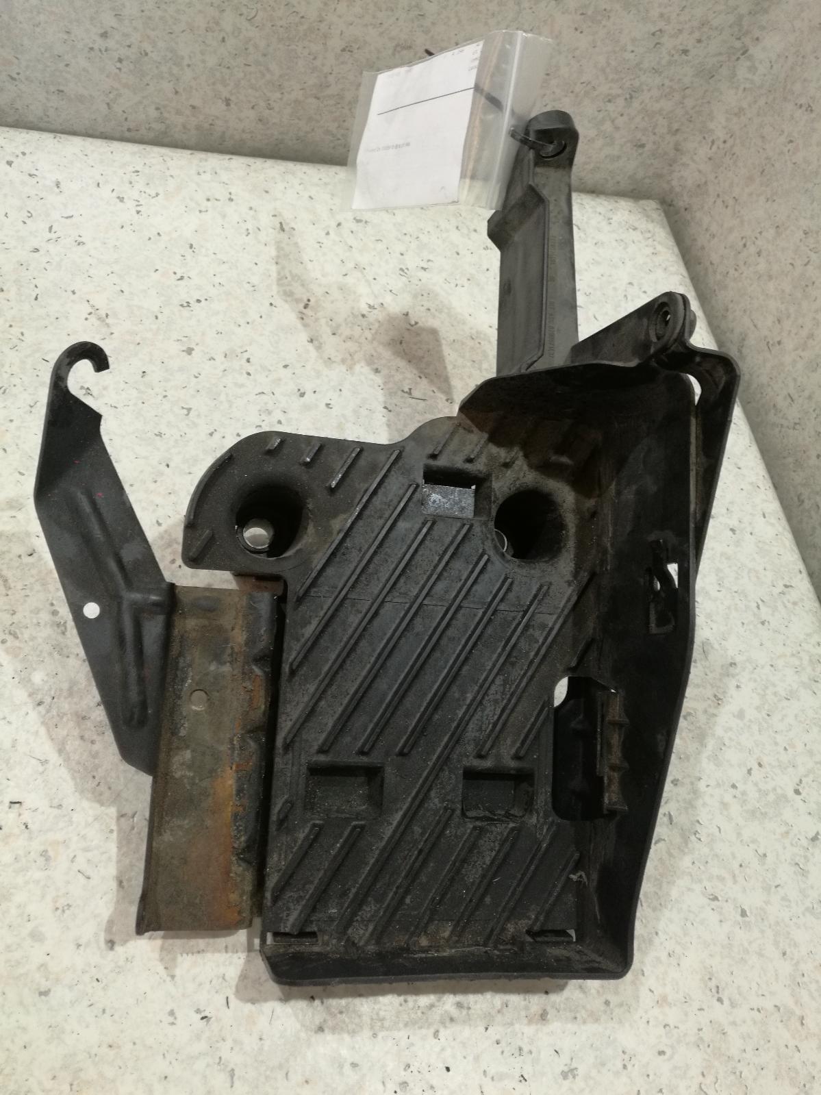 View Auto part Battery Renault Scenic 2001