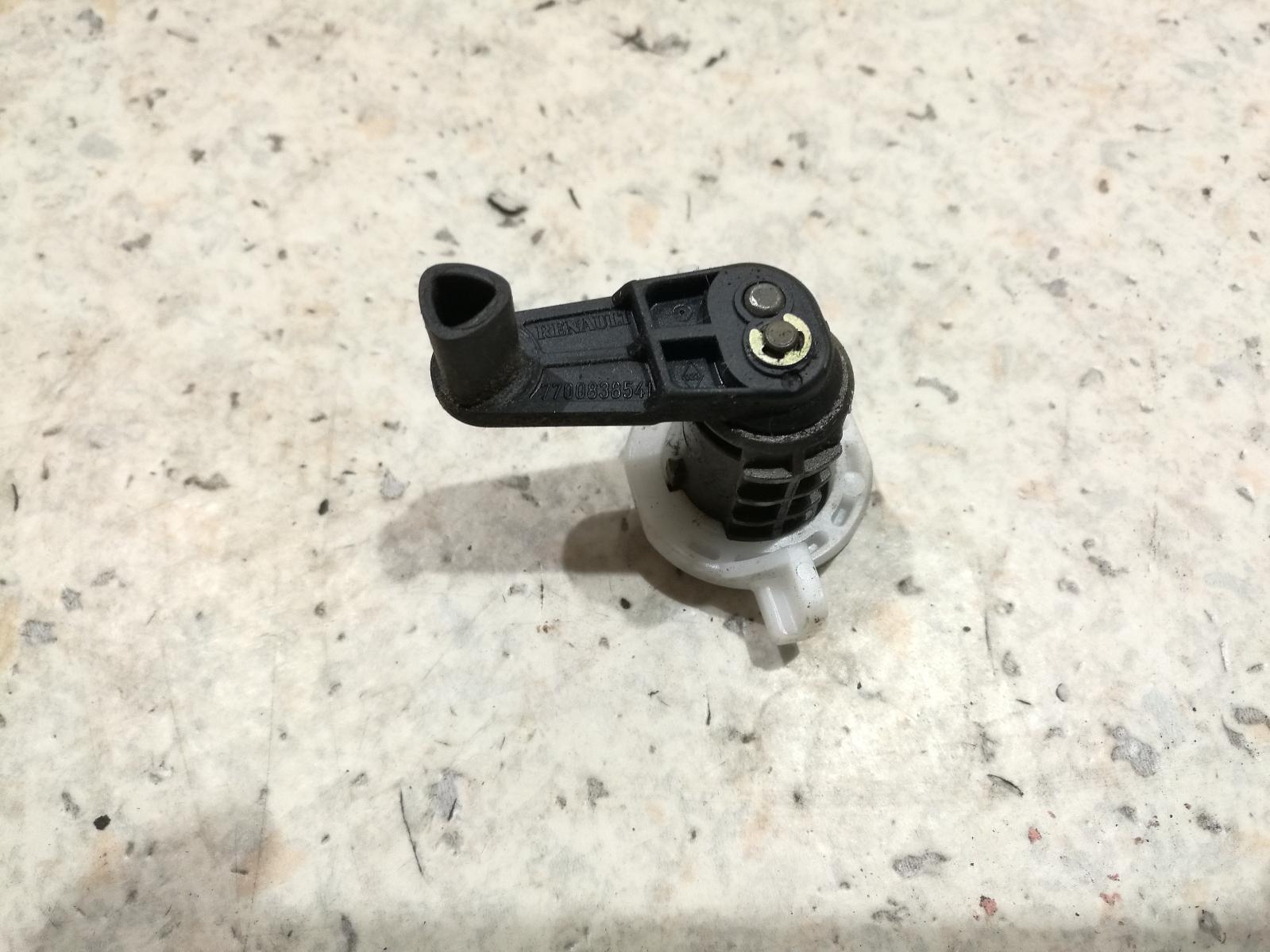 View Auto part Door/Boot/Gate Lock Renault Scenic 2001