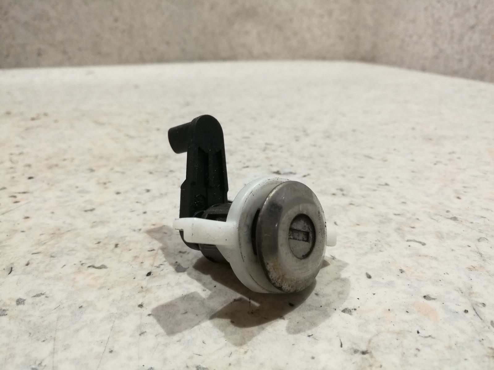 View Auto part Door/Boot/Gate Lock Renault Scenic 2001