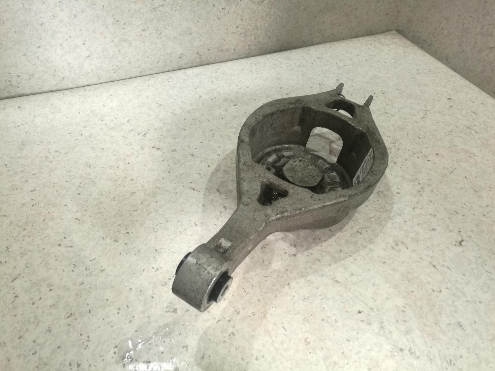 2002 Nissan Skyline Left Rear Trailing Arm View Auto part Left Rear Trailing Arm Nissan Skyline 2002