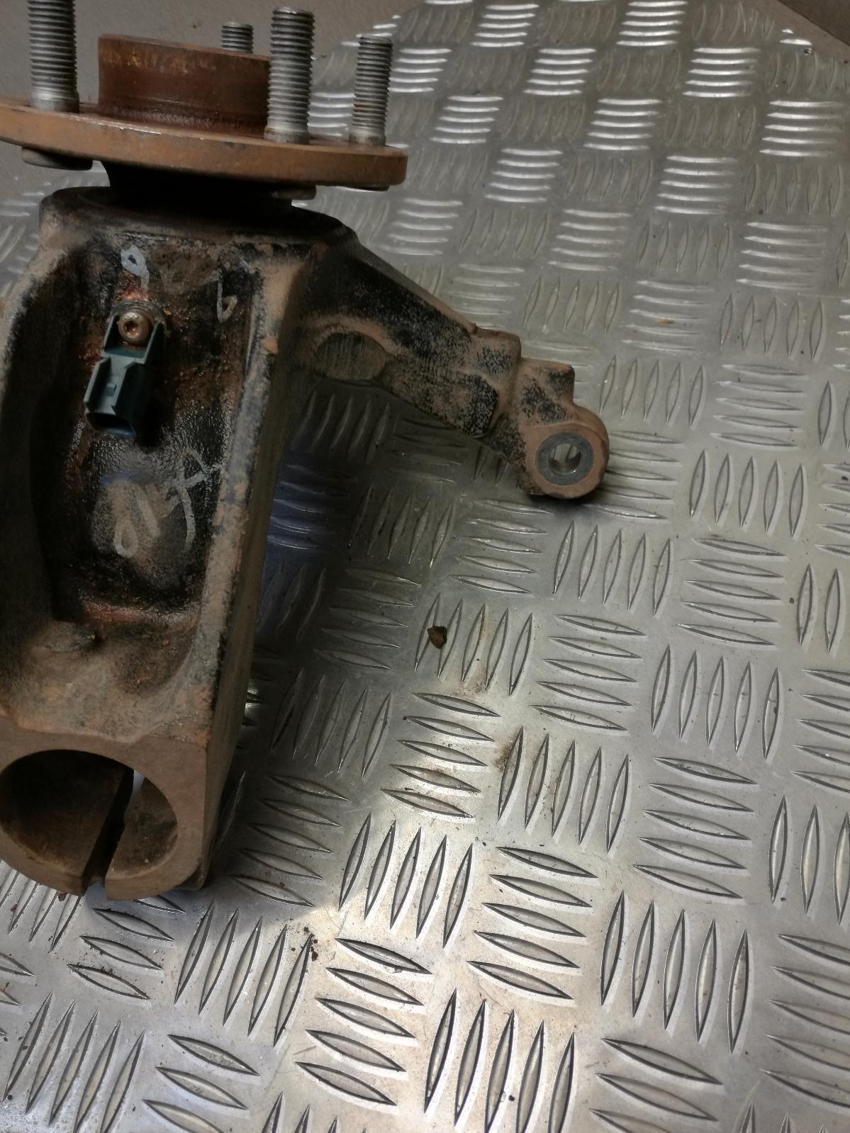 View Auto part Right Front Hub Assembly Ford Focus 2009