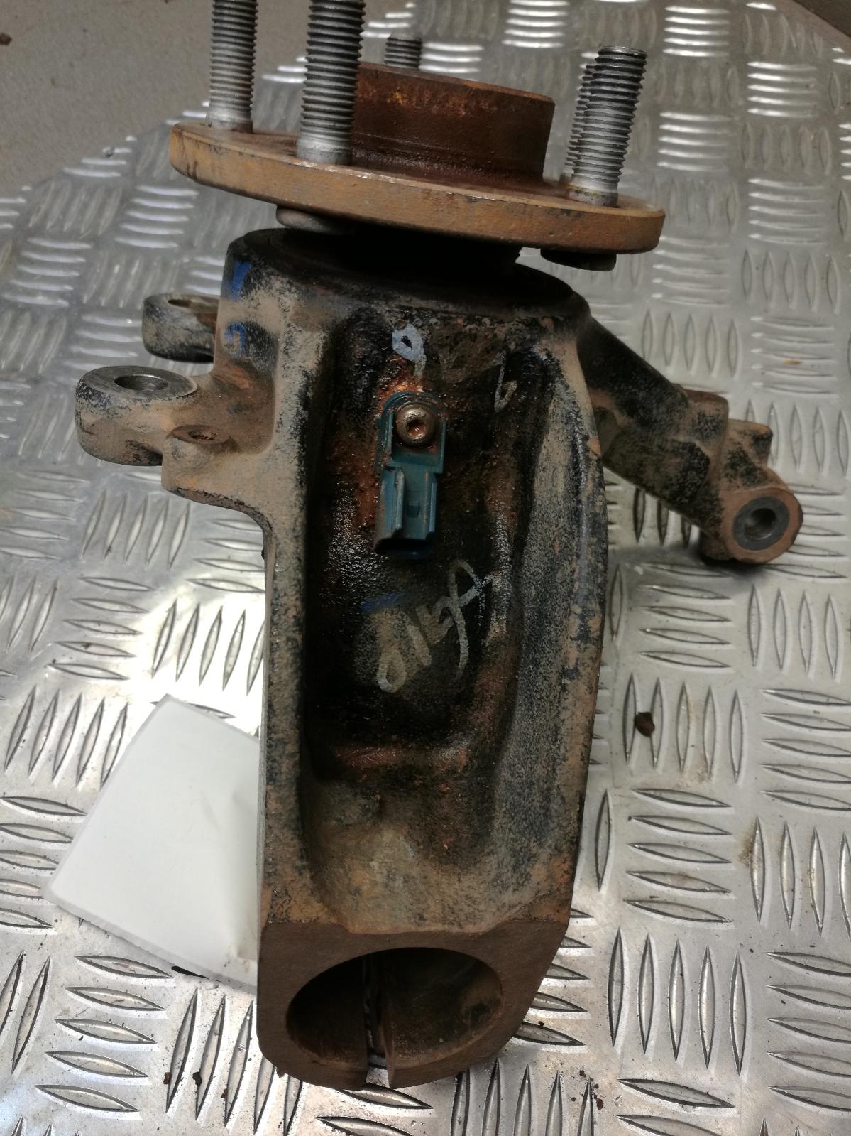View Auto part Right Front Hub Assembly Ford Focus 2009