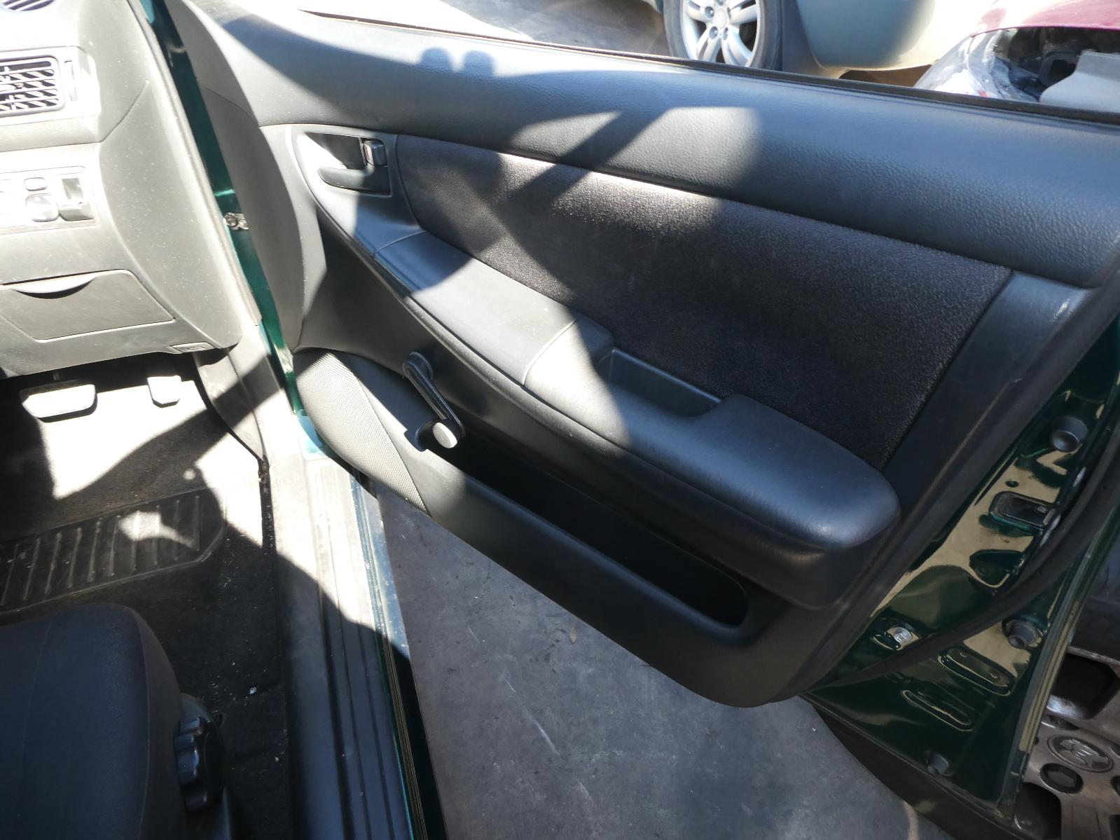 View Auto part 2nd Seat (Rear Seat) Toyota Corolla 2001