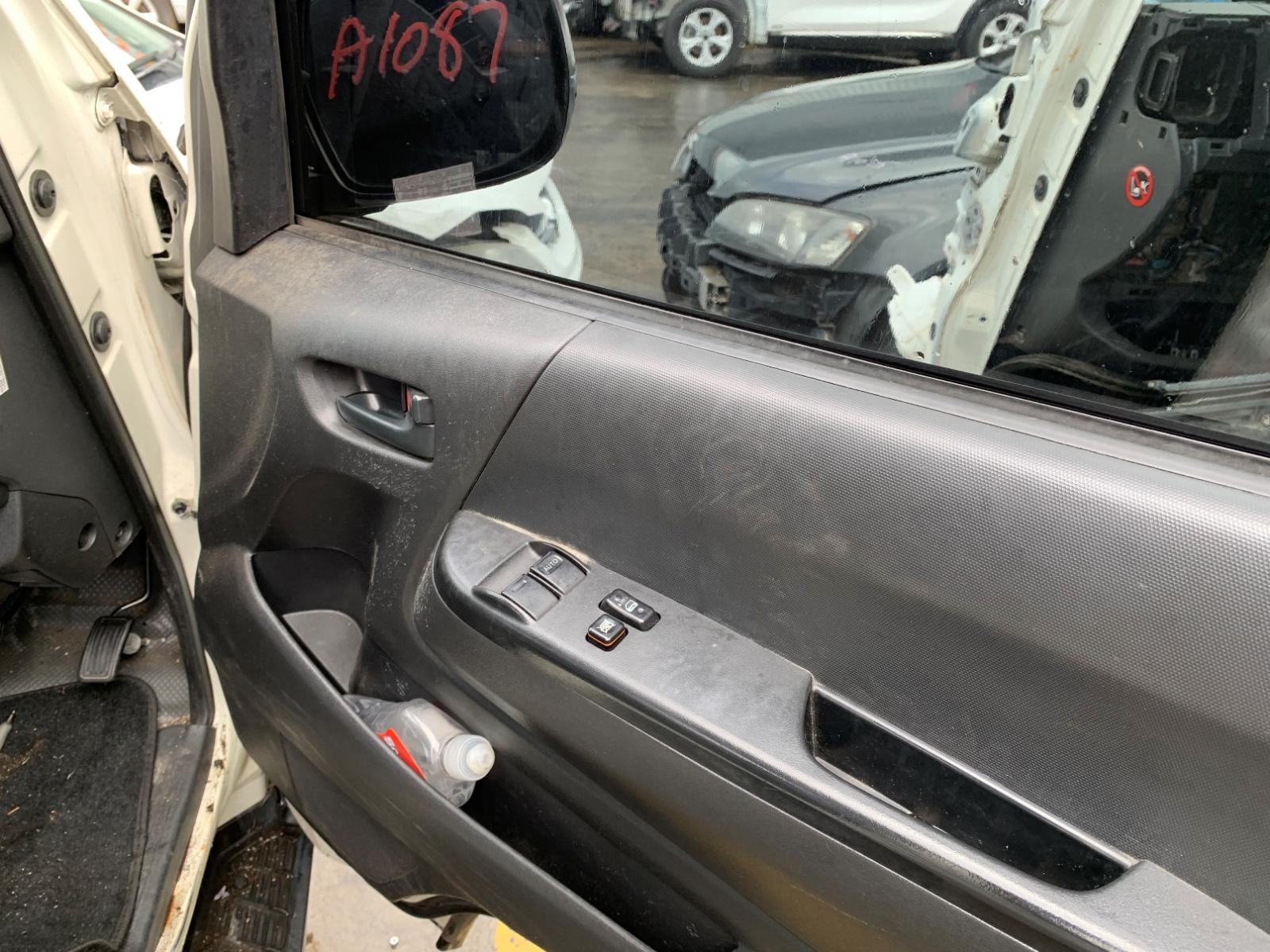 View Auto part Right Rear Door Sliding Toyota Hiace 2015