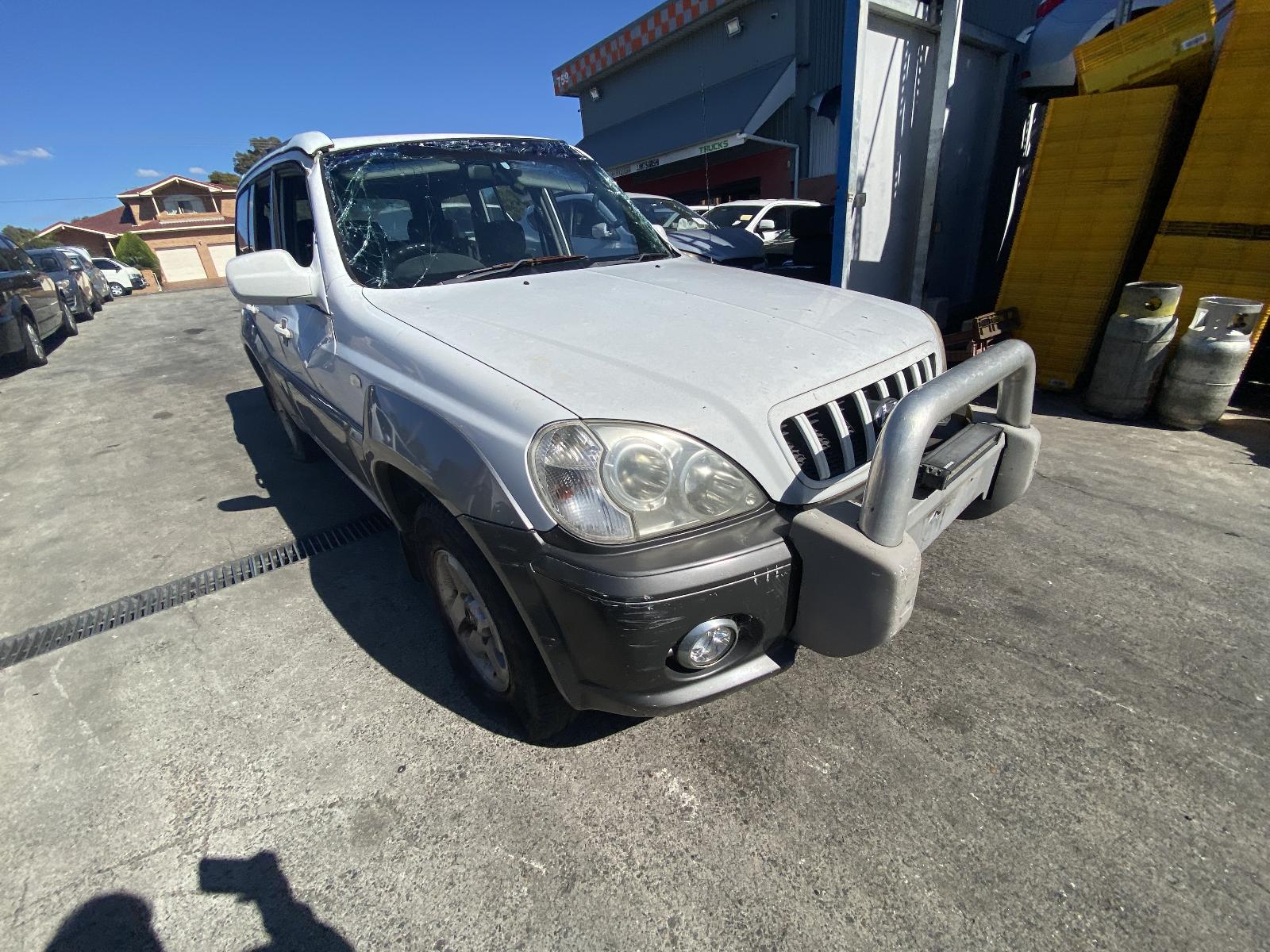 View Auto part Alternator Hyundai Terracan 2002