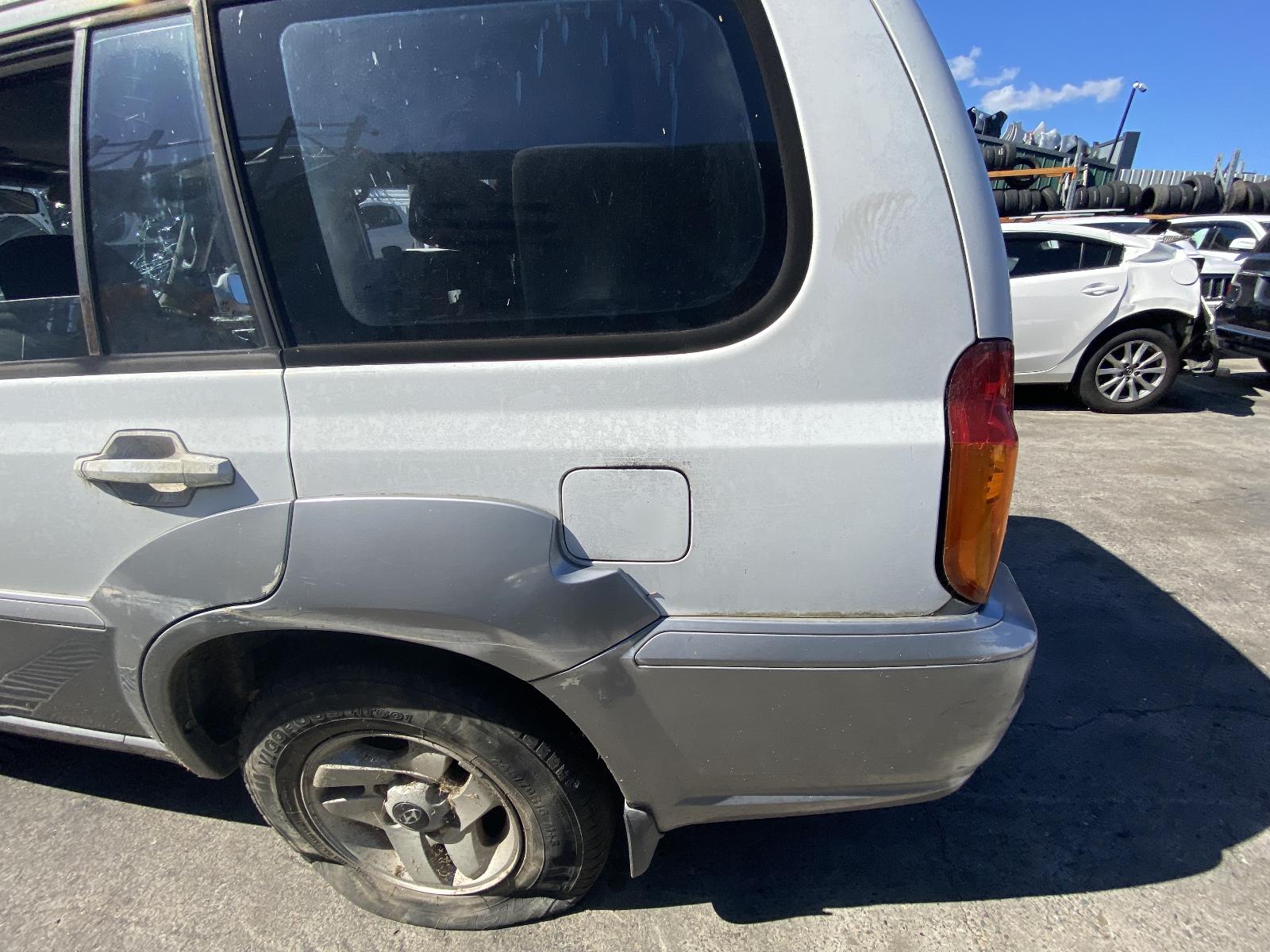 View Auto part Alternator Hyundai Terracan 2002