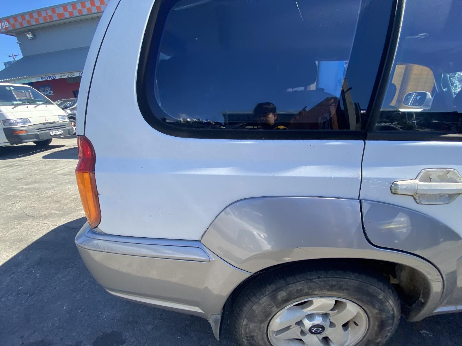 View Auto part Alternator Hyundai Terracan 2002