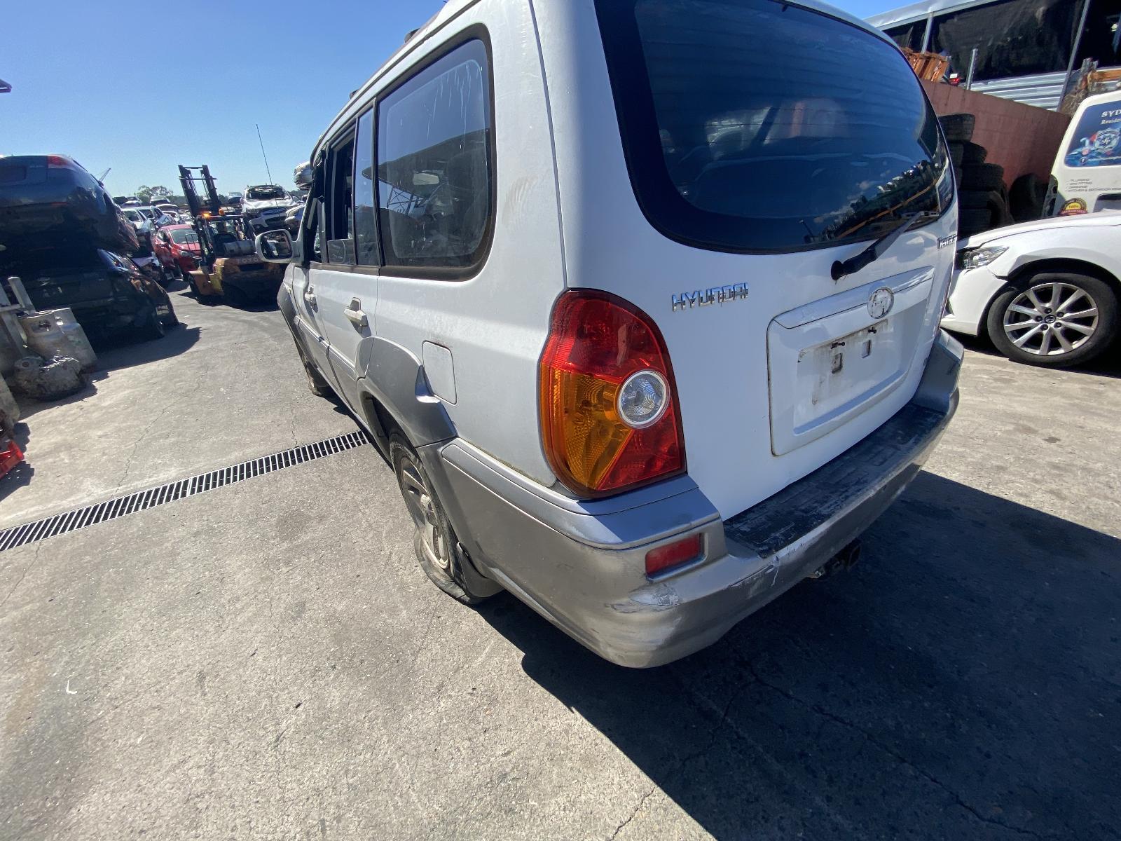 View Auto part Alternator Hyundai Terracan 2002