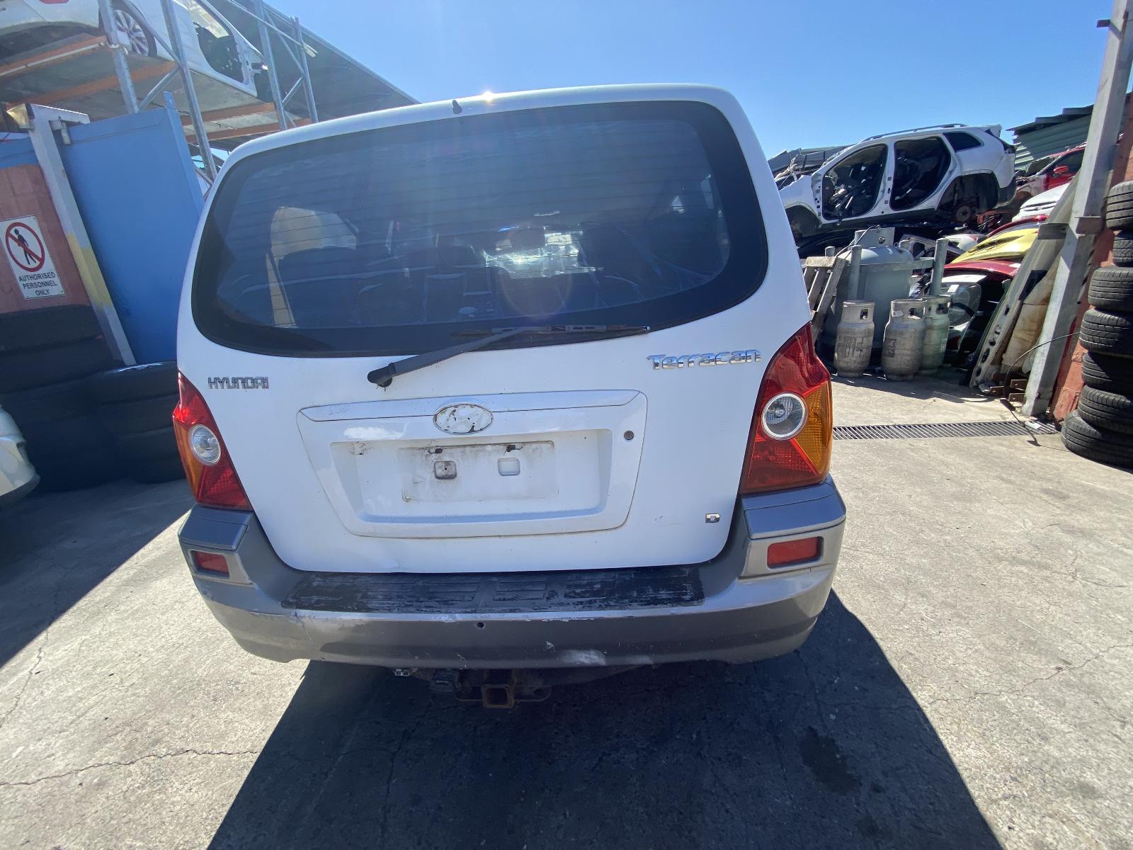 View Auto part Alternator Hyundai Terracan 2002