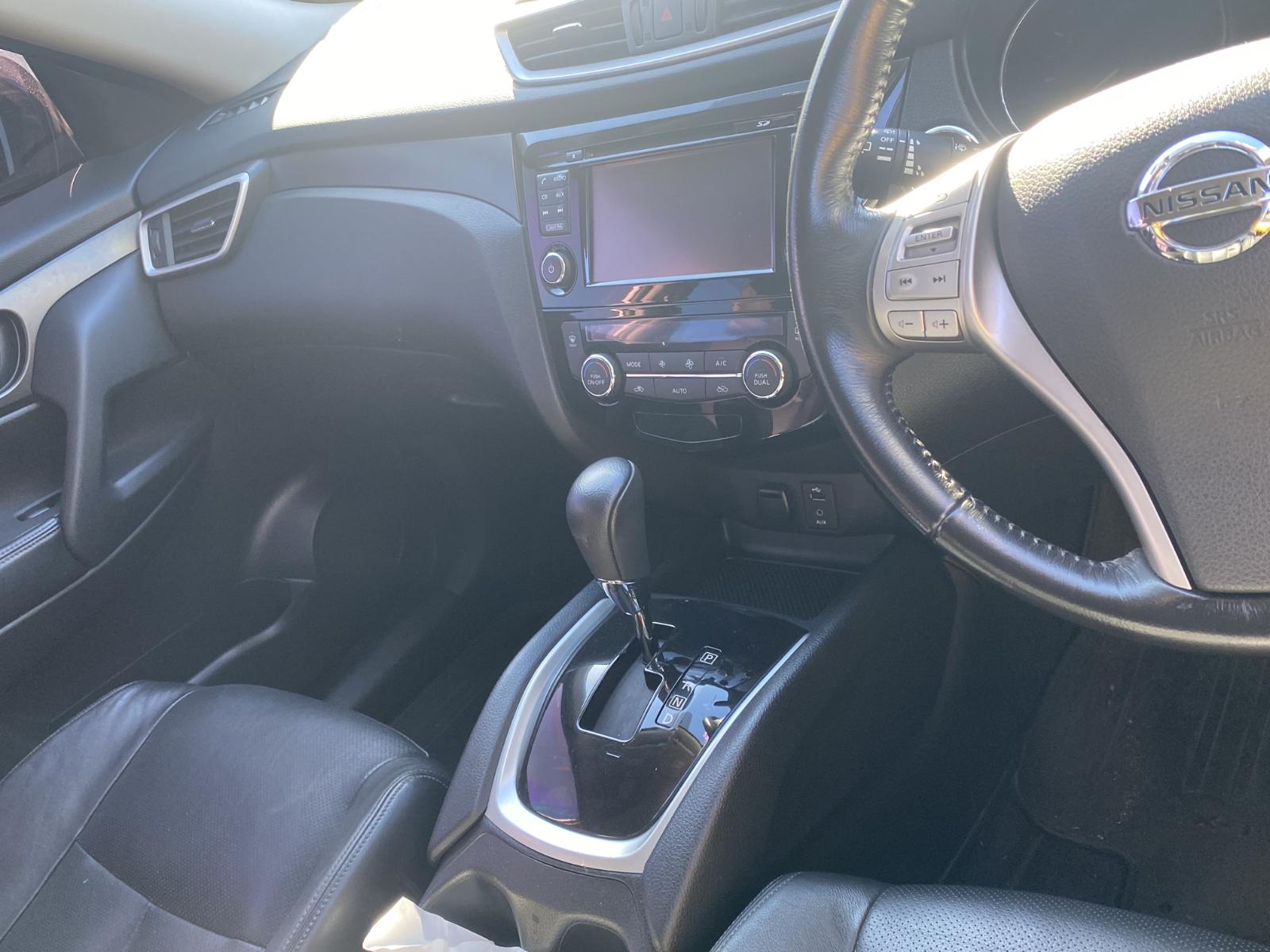 View Auto part A/C Compressor Nissan Xtrail 2015