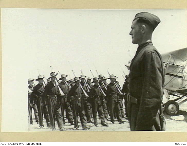 RAAF RECRUITS AT RIFLE DRILL. RAAF GROUND TRAINING. | Australian War ...