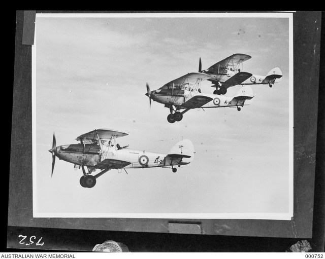 LAVERTON - HAWKER DEMON AIRCRAFT IN FORMATION. RAAF FORMATION FLYING ...