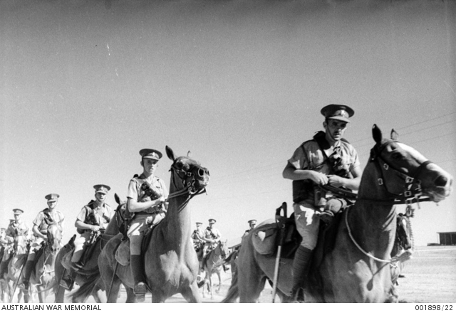 Members of the 2/1st Field Regiment, Royal Australian Artillery (RAA ...