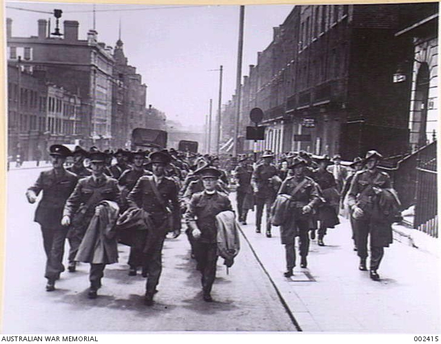 LONDON, ENGLAND. AUSTRALIAN SOLDIERS, OFFICERS AND CHAPLAIN IN THE LEAD ...