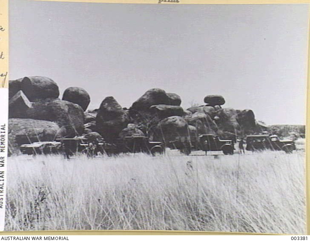 CENTRAL AUSTRALIA - CONVOY AT THE 