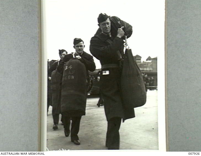 RAAF EMBARKATION. A GIANT MEMBER OF THE RAAF | Australian War Memorial