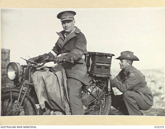SYRIA. 1941-12. A DESPATCH RIDER OF 1ST AUSTRALIAN CORPS SIGNALS ...