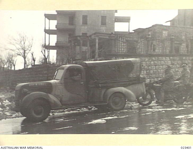 ALEY, SYRIA. 1942-01. THREE 1ST AUSTRALIAN CORPS DESPATCH RIDERS WHO ...
