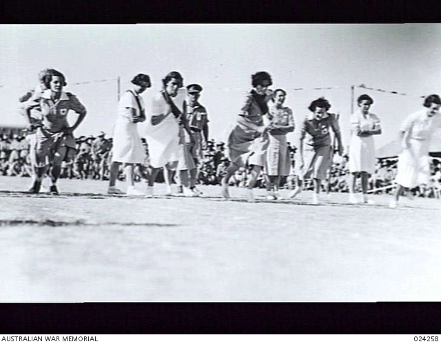 GAZA RIDGE, PALESTINE. 1942-05. AIF SPORTS MEETING. START OF THE RELAY ...