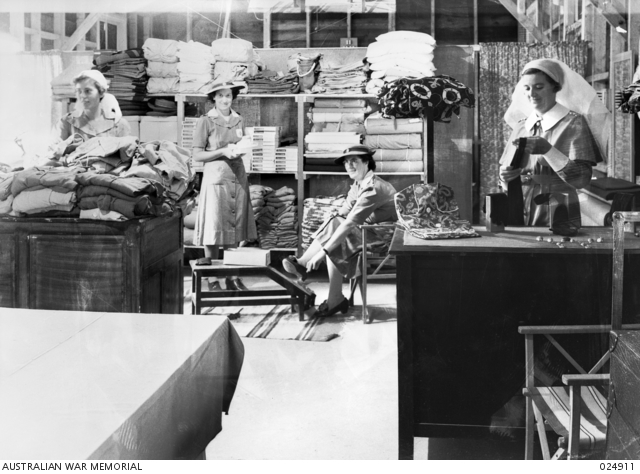 GAZA RIDGE, PALESTINE. 1942-08-25. SISTERS AND VADS SHOP AT 2/6TH ...