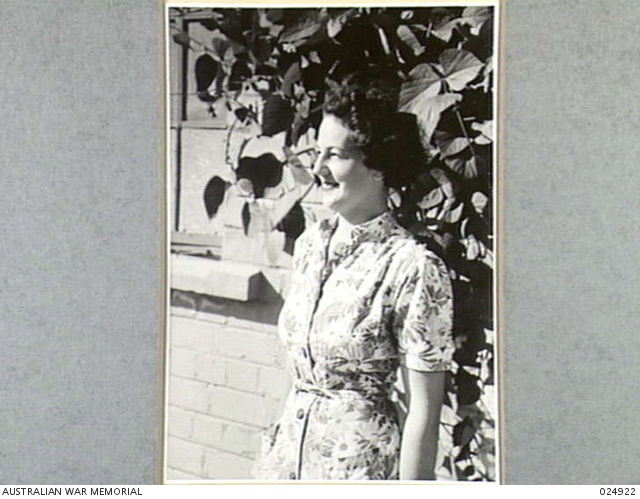 GAZA RIDGE, PALESTINE 1942-08-30 V.A.D. MARGARET BOLTON. OF THE NO. 6 ...