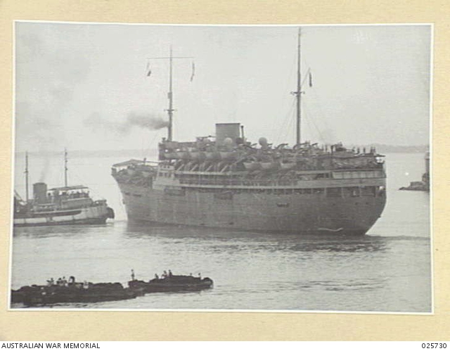 COLOMBO, CEYLON. 1942-02. A TROOPSHIP LEAVES COLOMBO HARBOUR ...